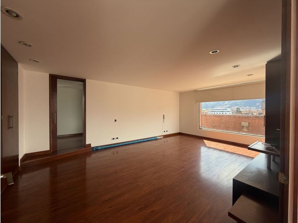 Apartamento de 4 alcobas en venta en Santa Barbara, Bogotá, 380 m² · foto 2 de 20