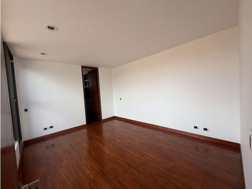 Apartamento de 4 alcobas en venta en Santa Barbara, Bogotá, 380 m² · foto 18 de 20