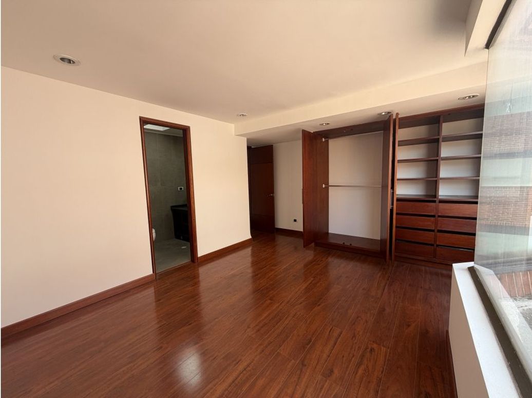 Apartamento de 4 alcobas en venta en Santa Barbara, Bogotá, 380 m² · foto 3 de 20