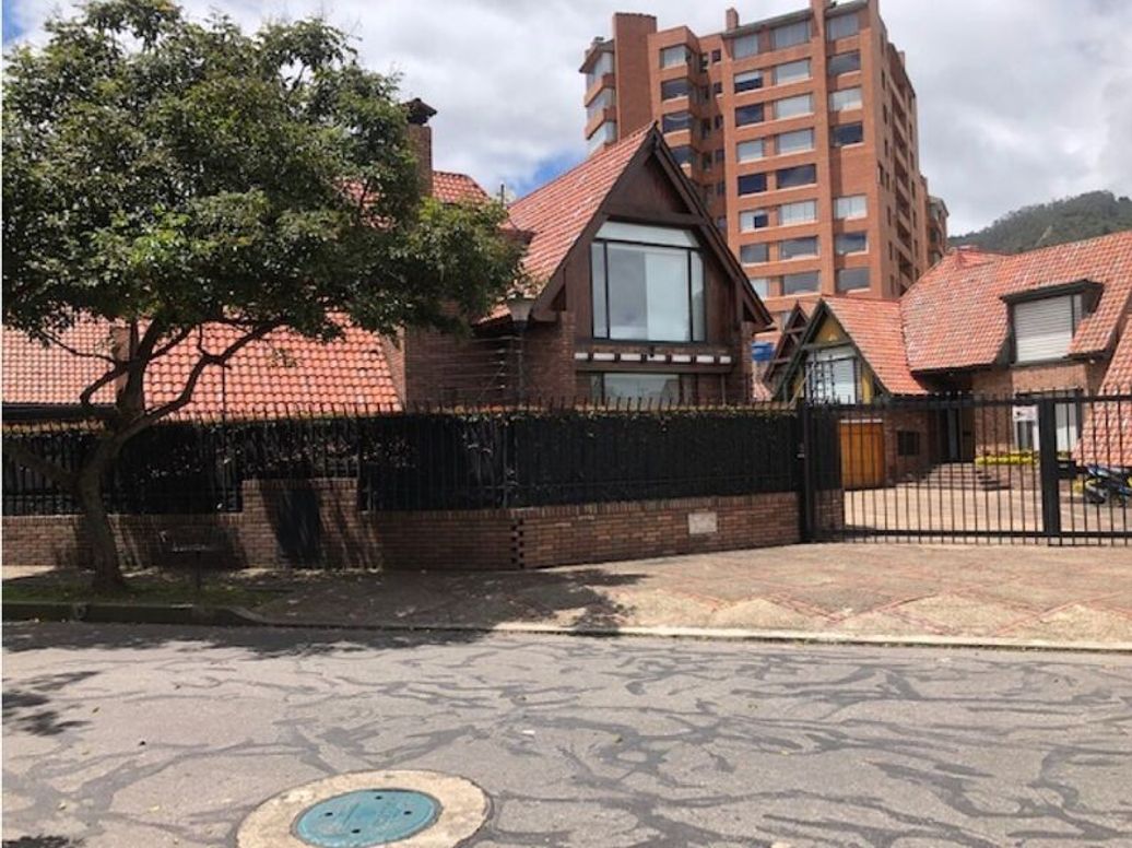 Casa de 3 alcobas en venta en La Carolina, Bogotá, 326 m² · foto 4 de 20
