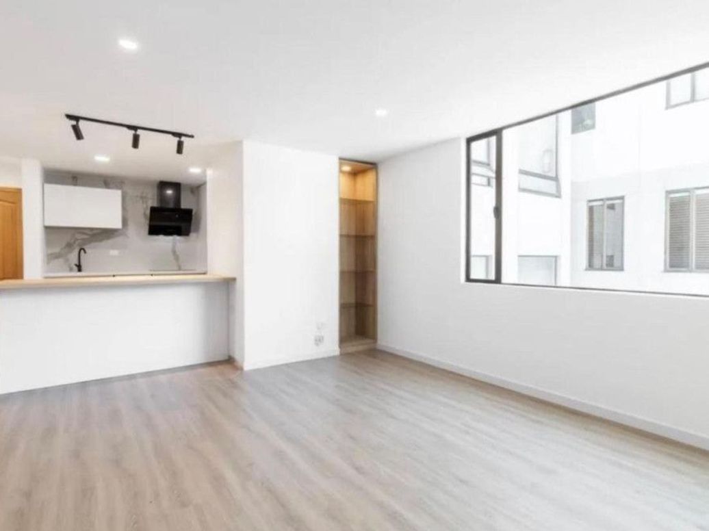 Apartamento de 2 alcobas en venta en Santa Barbara Central, Bogotá, 56 m² · foto 2 de 8