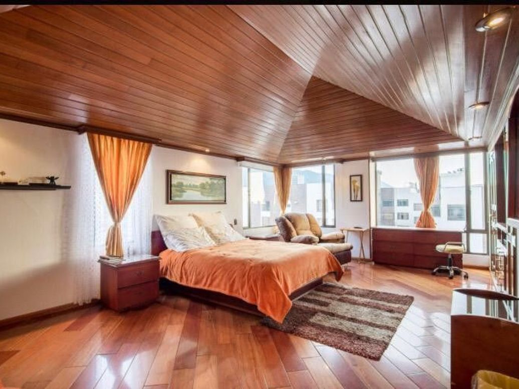 Apartamento de 4 alcobas en venta en Santa Barbara Central, Bogotá, 298 m² · foto 4 de 18