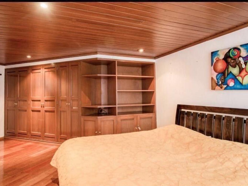 Apartamento de 4 alcobas en venta en Santa Barbara Central, Bogotá, 298 m² · foto 13 de 18