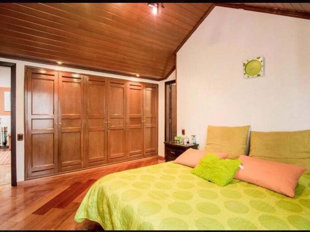 Apartamento de 4 alcobas en venta en Santa Barbara Central, Bogotá, 298 m² · foto 15 de 18