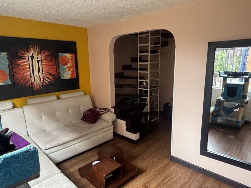 Casa de 3 alcobas en venta en El Dorado, Bogotá, 79 m² · foto 3 de 14