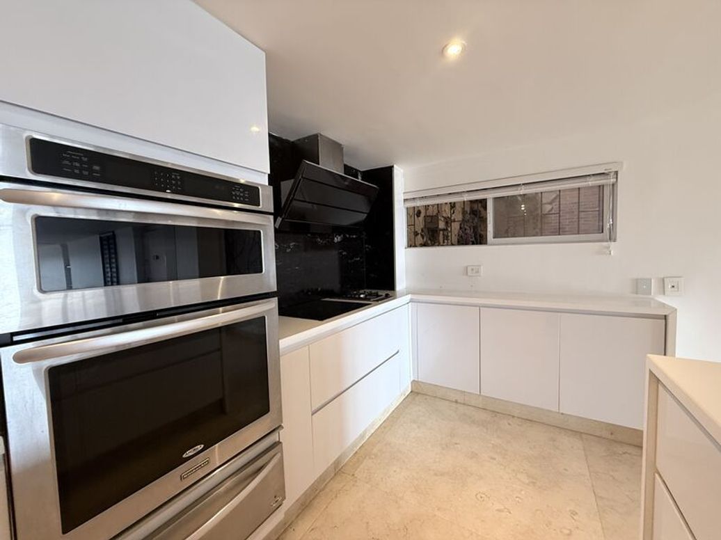 Apartamento de 2 alcobas en venta en El Refugio, Bogotá, 191 m² · foto 8 de 20