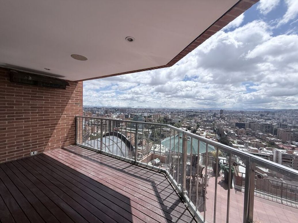 Apartamento de 2 alcobas en venta en El Refugio, Bogotá, 191 m² · foto 13 de 20