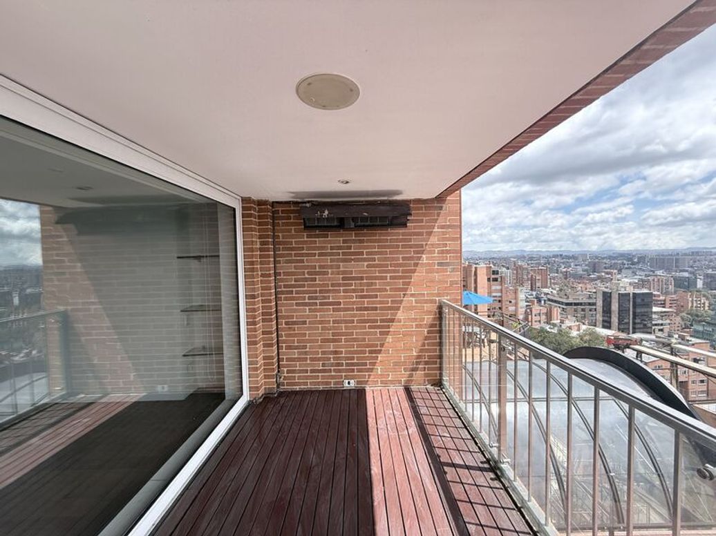 Apartamento de 2 alcobas en venta en El Refugio, Bogotá, 191 m² · foto 15 de 20