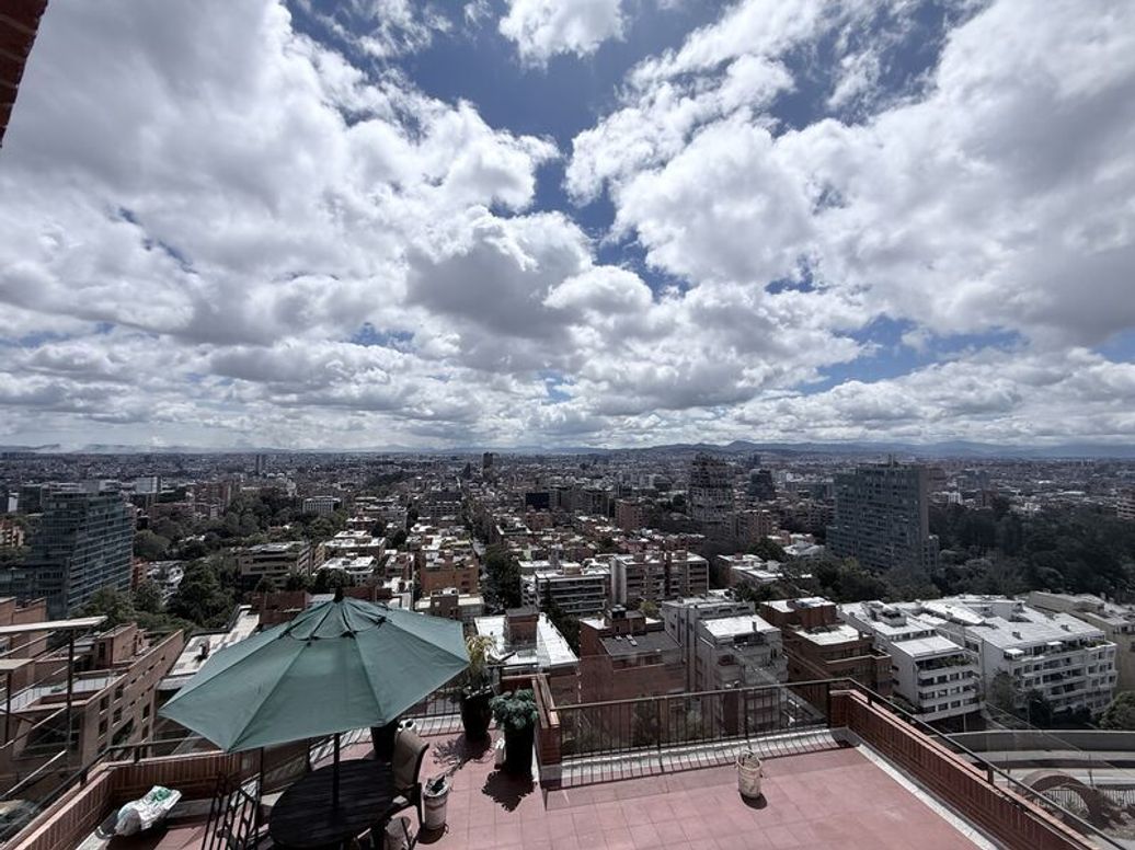 Apartamento de 2 alcobas en venta en El Refugio, Bogotá, 191 m² · foto 14 de 20
