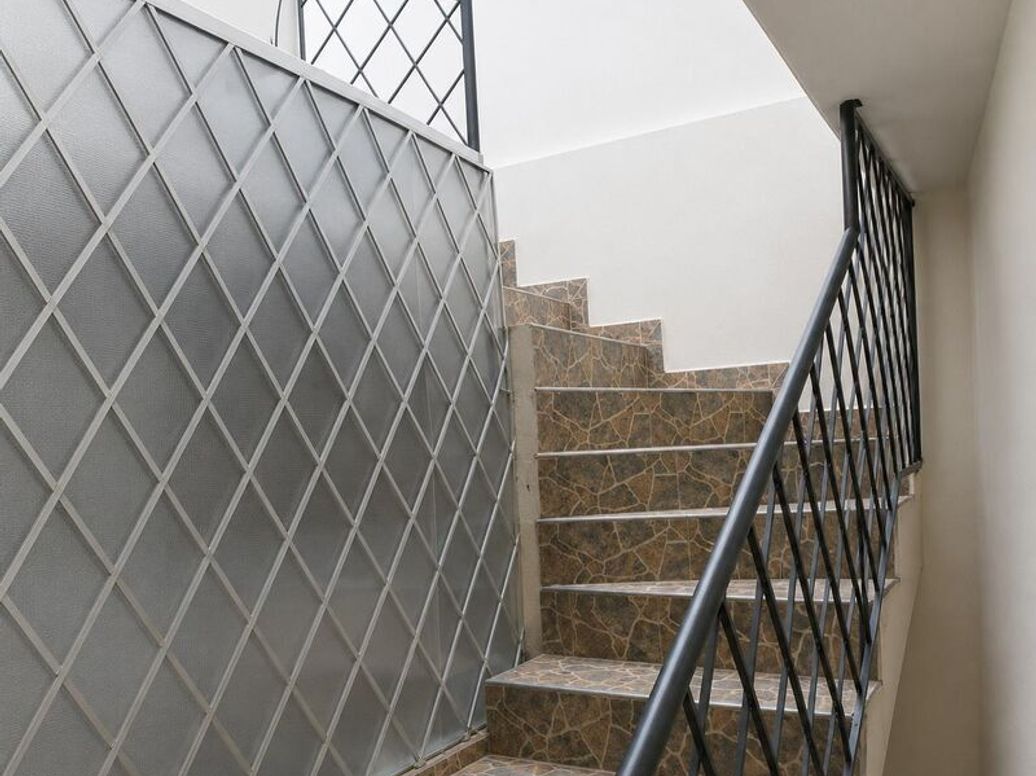 Casa de 10 alcobas en venta en Super Manzana 5, Bogotá, 120 m² · foto 2 de 12