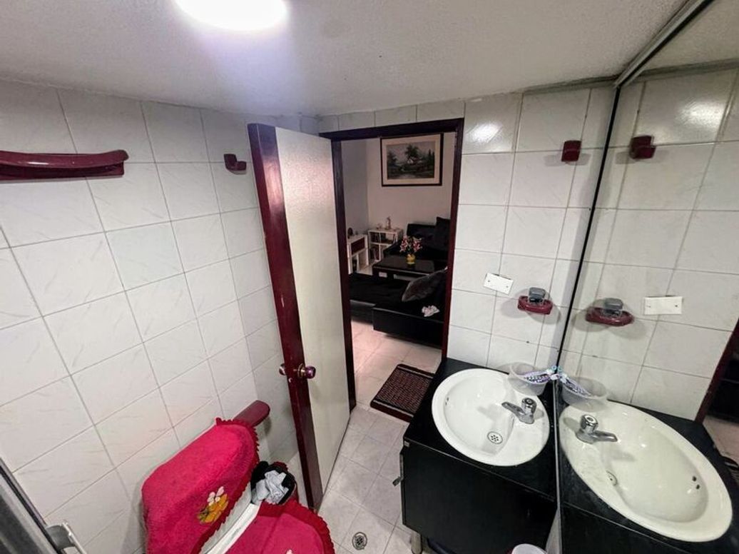 Casa de 5 alcobas en venta en Patio Bonito Et. I, Bogotá, 196 m² · foto 3 de 17