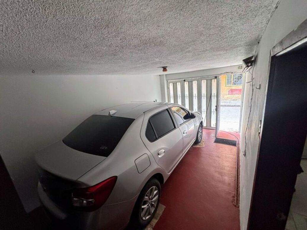 Casa de 5 alcobas en venta en Patio Bonito Et. I, Bogotá, 196 m² · foto 2 de 17