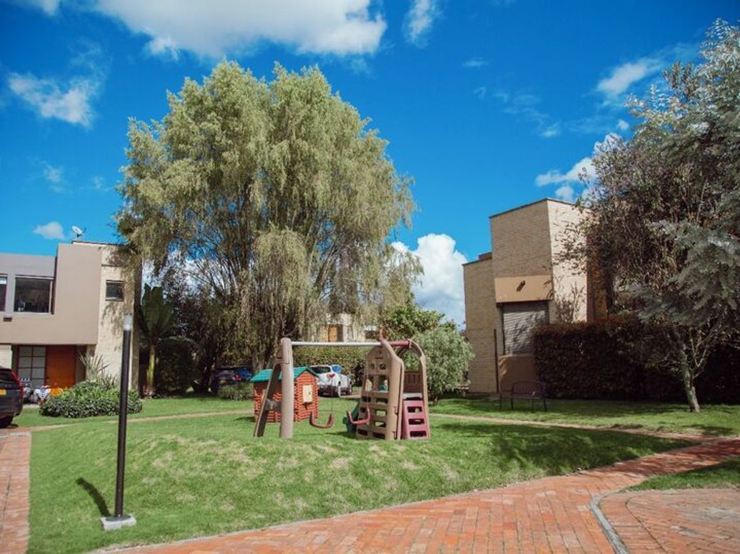 Casa de 4 alcobas en venta en San José De Bavaria, Bogotá, 323 m² · foto 3 de 20