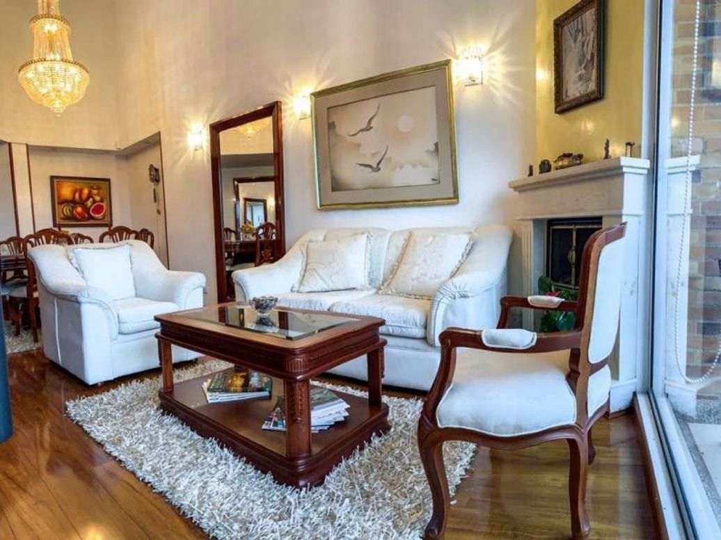 Apartamento de 3 alcobas en venta en Los Cedros, Bogotá, 230 m² · foto 3 de 14