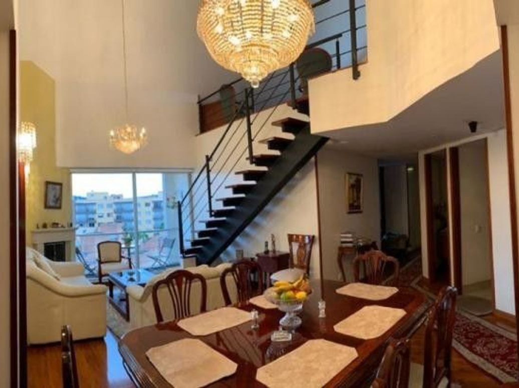 Apartamento de 3 alcobas en venta en Los Cedros, Bogotá, 230 m² · foto 2 de 14