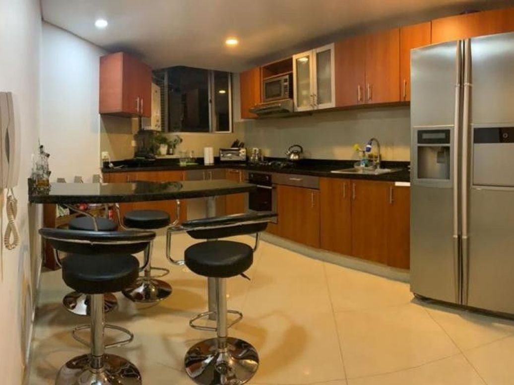 Apartamento de 3 alcobas en venta en Los Cedros, Bogotá, 230 m² · foto 11 de 14