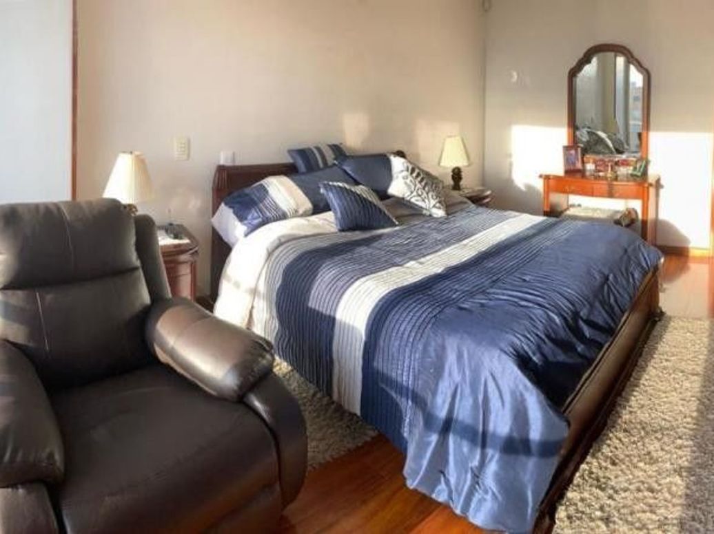 Apartamento de 3 alcobas en venta en Los Cedros, Bogotá, 230 m² · foto 9 de 14