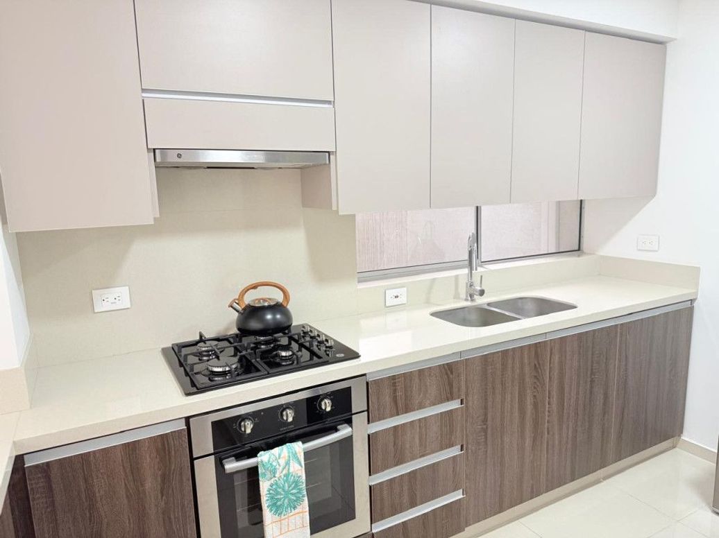 APARTAMENTO EN ARRIENDO en Tejares Cristales
