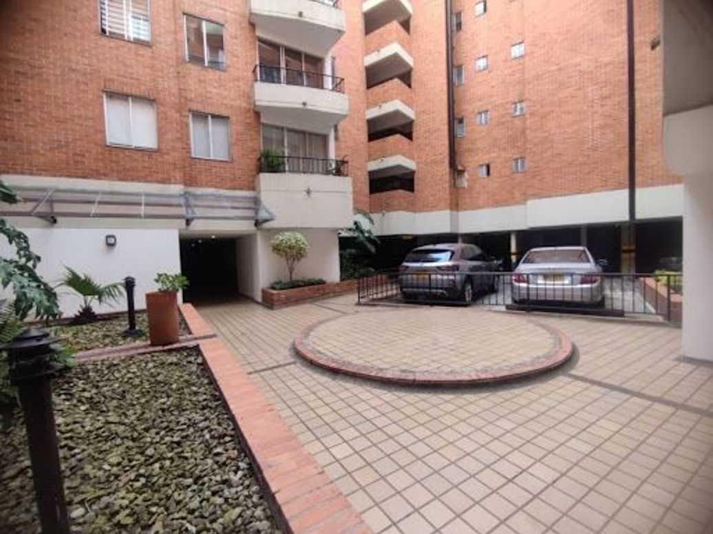 Apartamento de 3 alcobas en venta en Caobos Salazar, Bogotá, 112 m² · foto 2 de 20