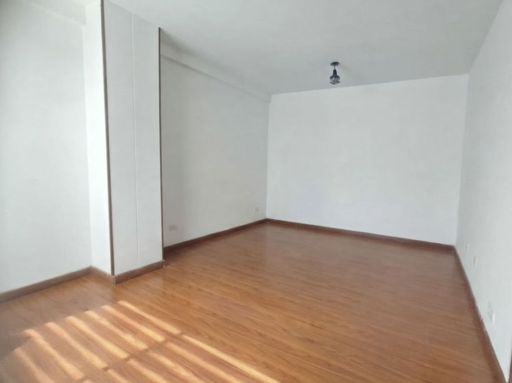 Apartamento de 3 alcobas en venta en La Felicidad, Bogotá, 82 m² · foto 3 de 10