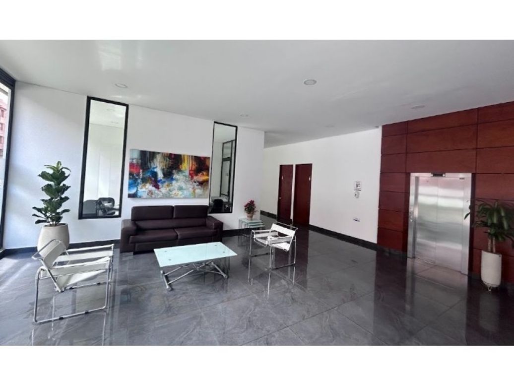 Apartamento de 3 alcobas en venta en Santa Barbara, Bogotá, 131 m² · foto 2 de 20