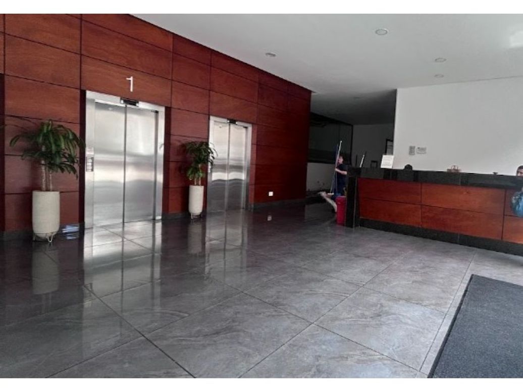 Apartamento de 3 alcobas en venta en Santa Barbara, Bogotá, 131 m² · foto 3 de 20