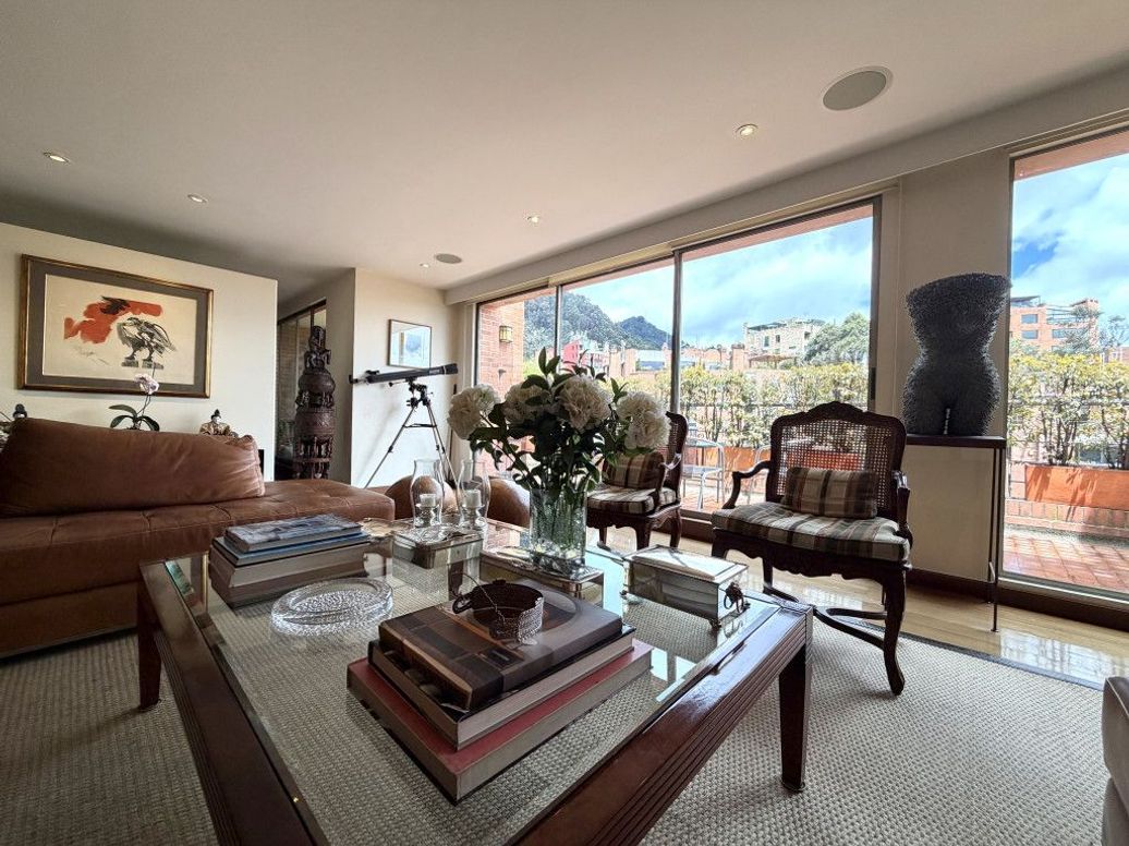 Apartamento de 3 alcobas en venta en Bellavista, Bogotá, 306 m² · foto 2 de 20