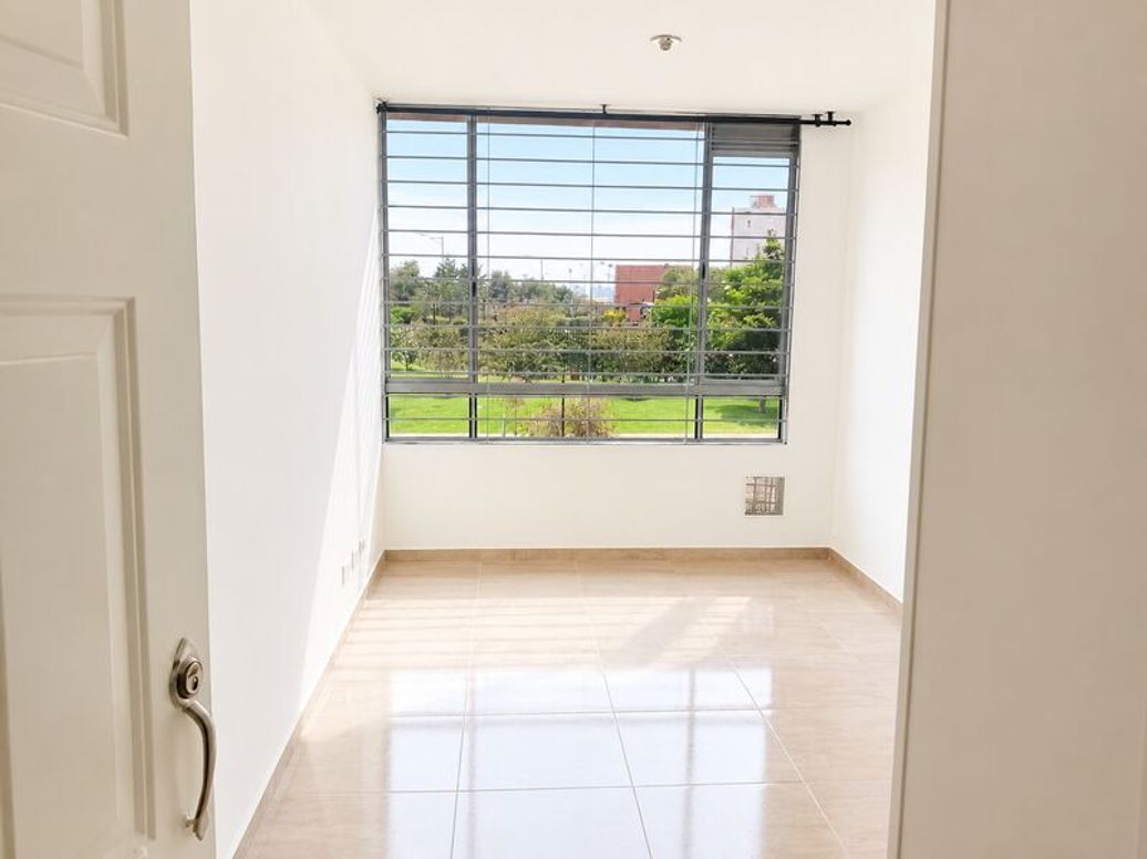 Apartamento de 2 alcobas en venta en Ciudad Techo, Bogotá, 43 m² · foto 2 de 12