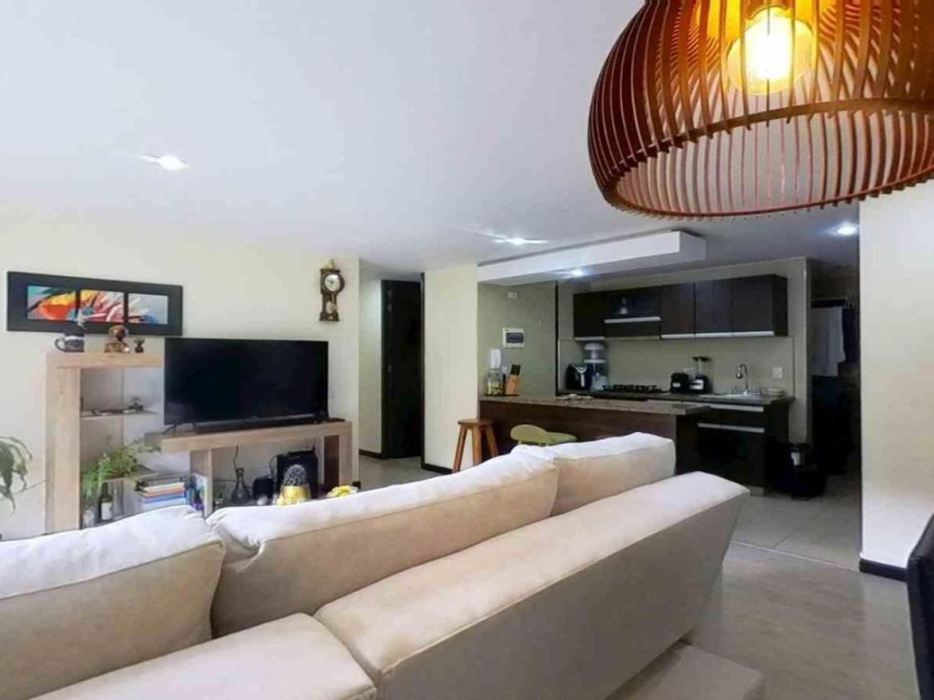 Apartamento de 3 alcobas en venta en El Codito, Bogotá, 84 m² · foto 2 de 16
