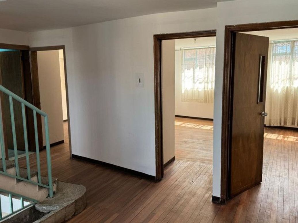 Casa de 10 alcobas en venta en Olaya, Bogotá, 299 m² · foto 15 de 20