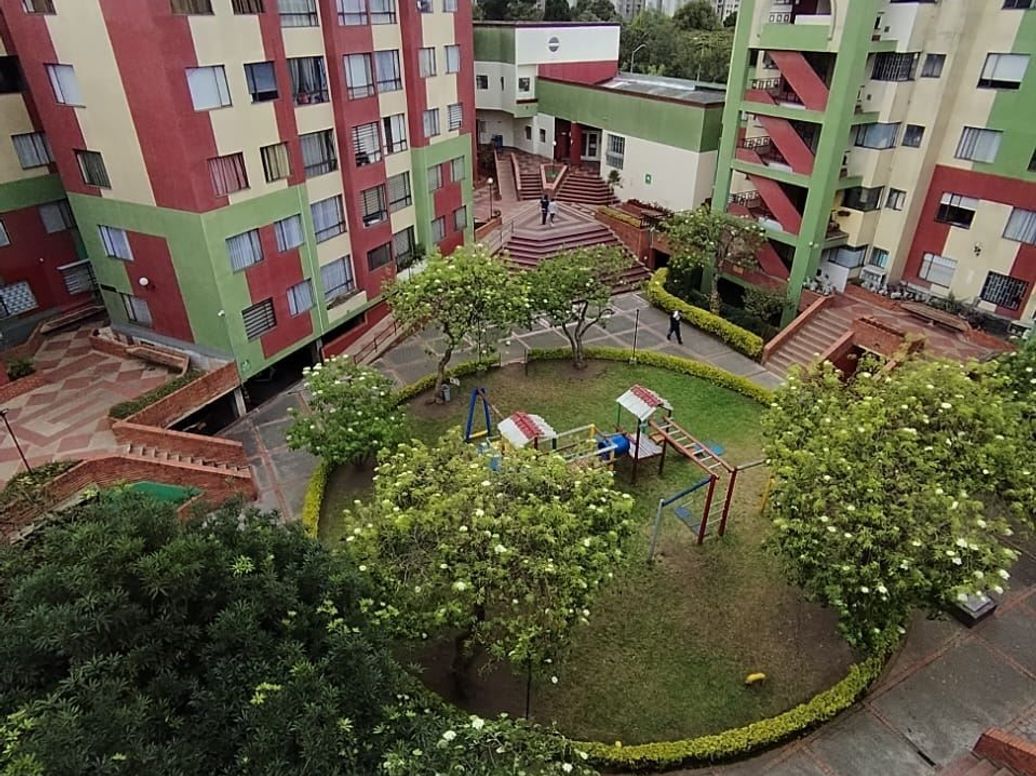 Apartamento de 3 alcobas en venta en Castilla, Bogotá, 55 m² · foto 2 de 20