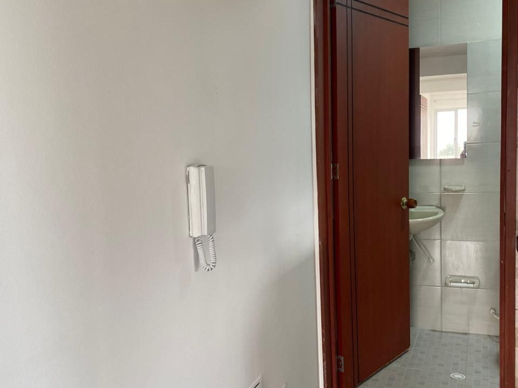 Apartamento en arriendo en Ciudad Berna, Bogotá · foto 5 de 11