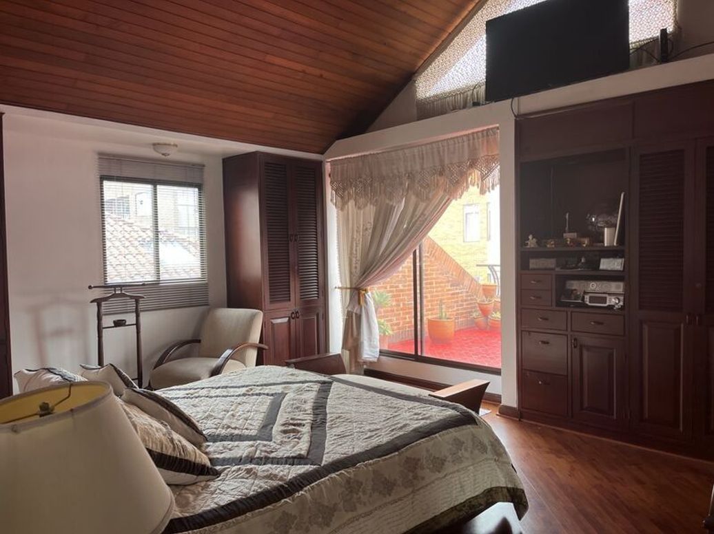 Apartamento de 4 alcobas en venta en San Patricio, Bogotá, 206 m² · foto 5 de 12