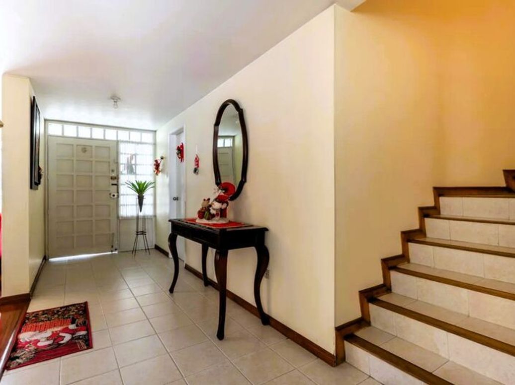 Casa de 5 alcobas en venta en Los Cedritos, Bogotá, 203 m² · foto 2 de 16