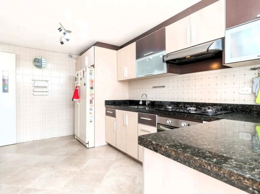 Casa de 5 alcobas en venta en Los Cedritos, Bogotá, 203 m² · foto 7 de 16