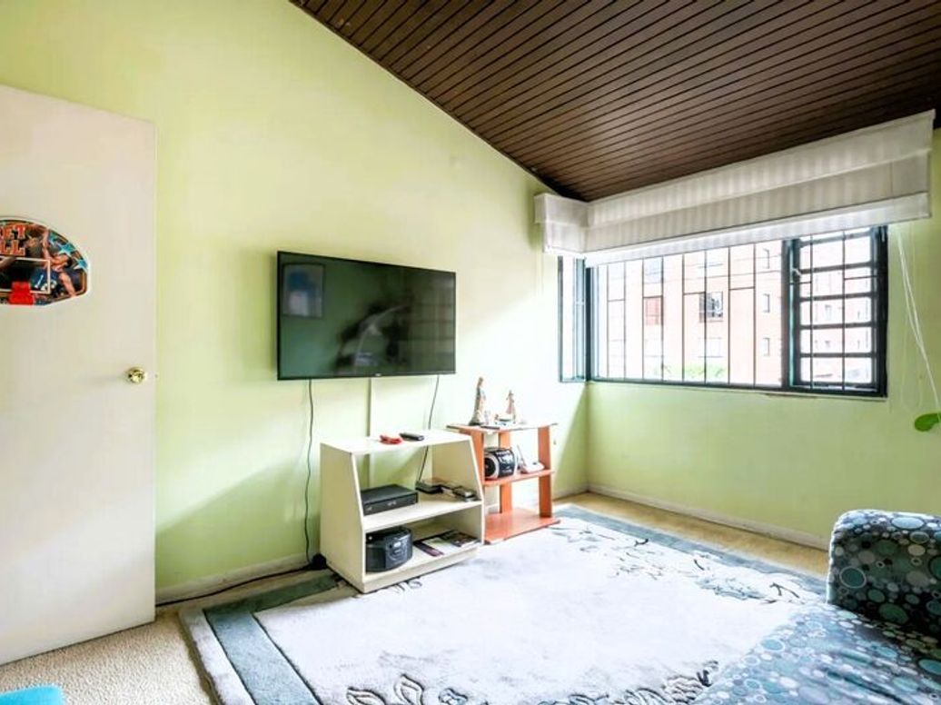 Casa de 5 alcobas en venta en Los Cedritos, Bogotá, 203 m² · foto 11 de 16