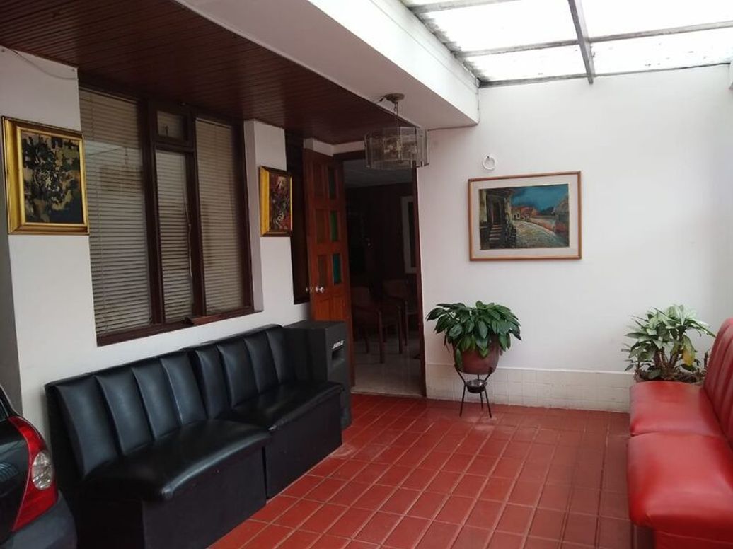 Casa de 7 alcobas en venta en Normandía, Bogotá, 506 m² · foto 12 de 20