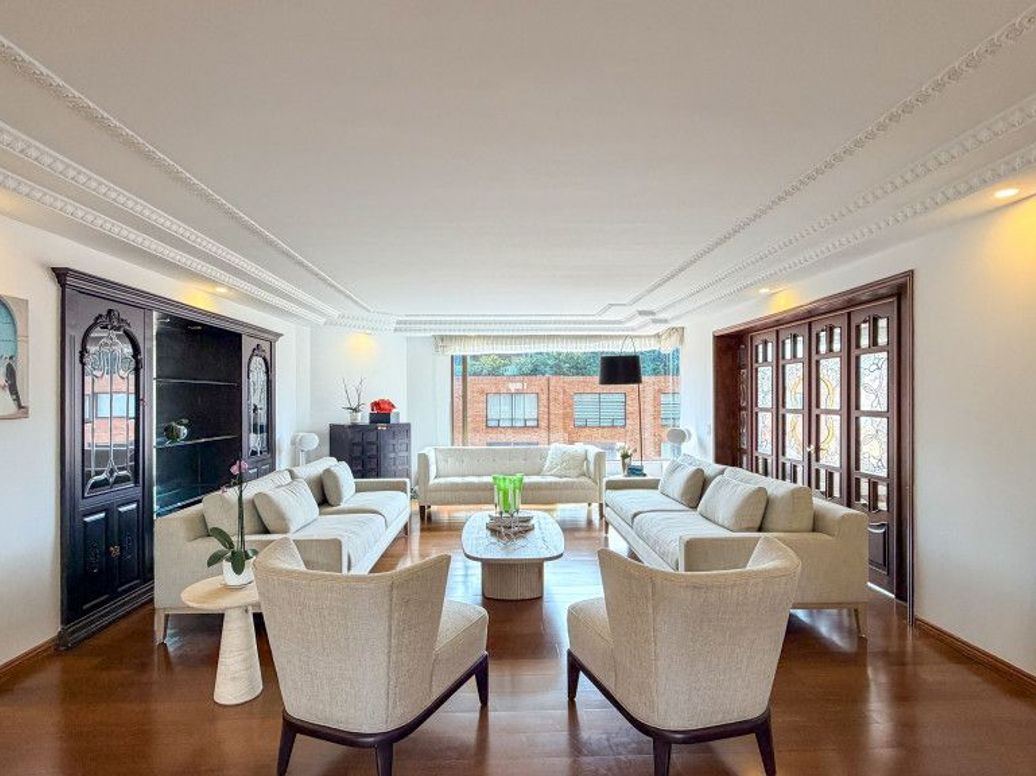 Apartamento de 4 alcobas en venta en La Carolina, Bogotá, 371 m² · foto 2 de 20