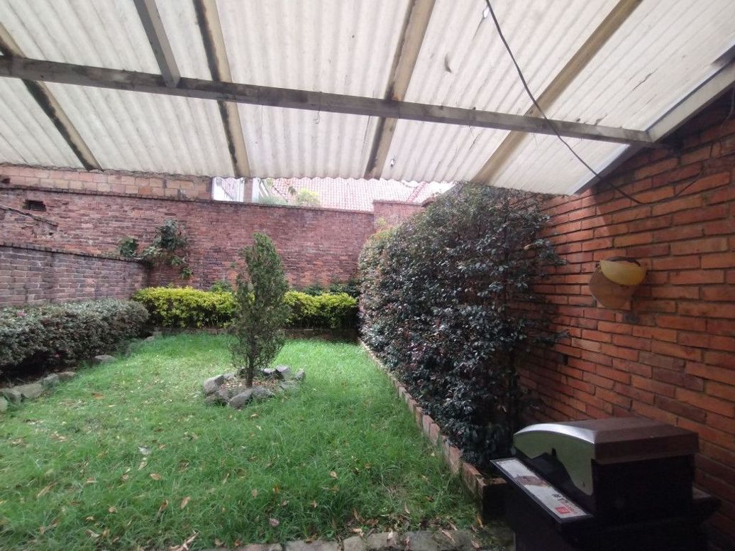 Casa de 5 alcobas en venta en La Magdalena, Bogotá, 398 m² · foto 8 de 20