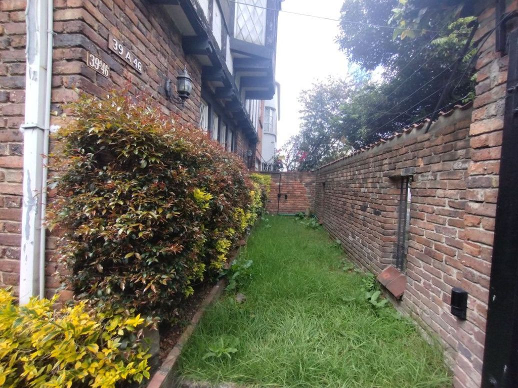 Casa de 5 alcobas en venta en La Magdalena, Bogotá, 398 m² · foto 2 de 20