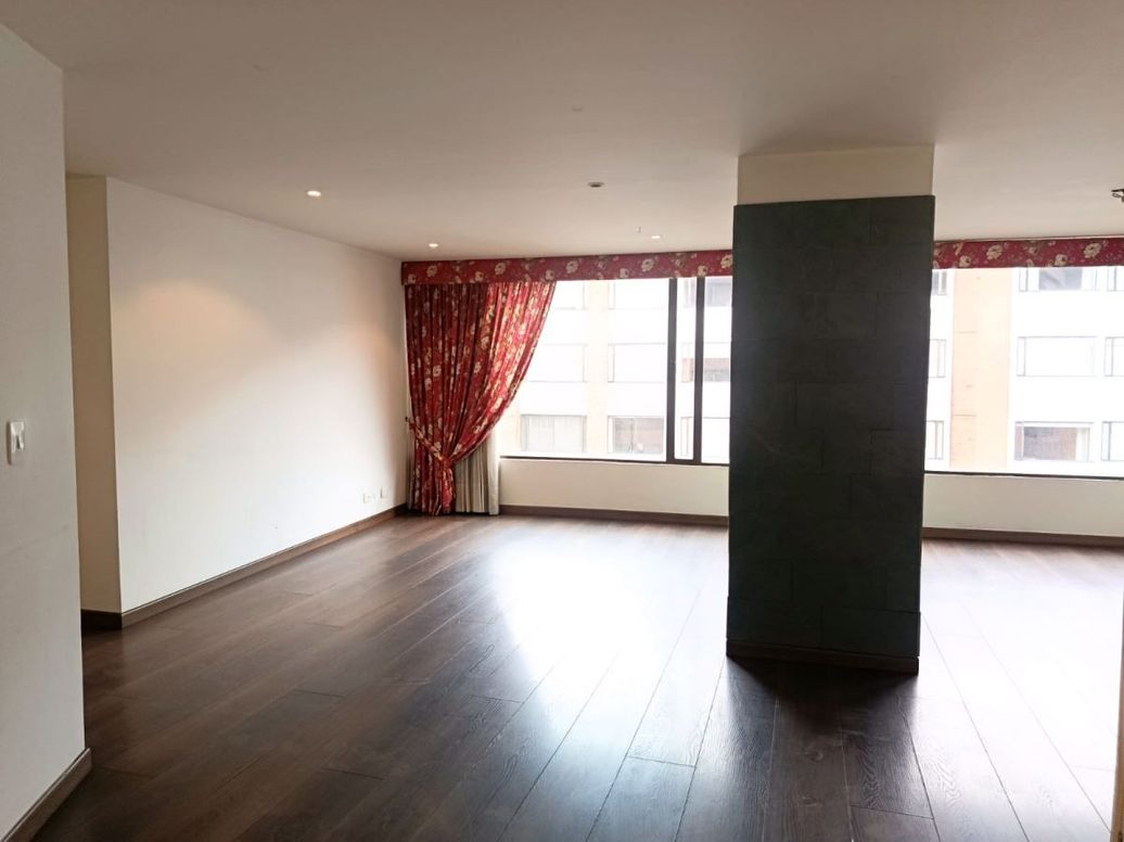 Apartamento de 3 alcobas en venta en Santa Barbara, Bogotá, 124 m² · foto 2 de 14