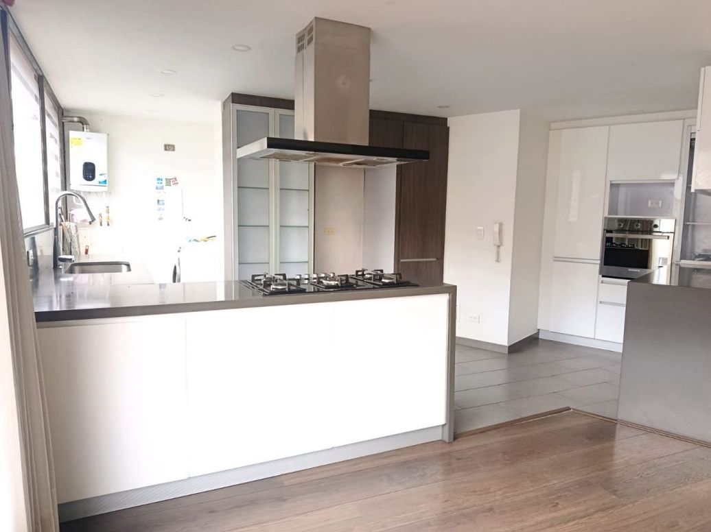Apartamento de 3 alcobas en venta en Santa Barbara, Bogotá, 124 m² · foto 6 de 14