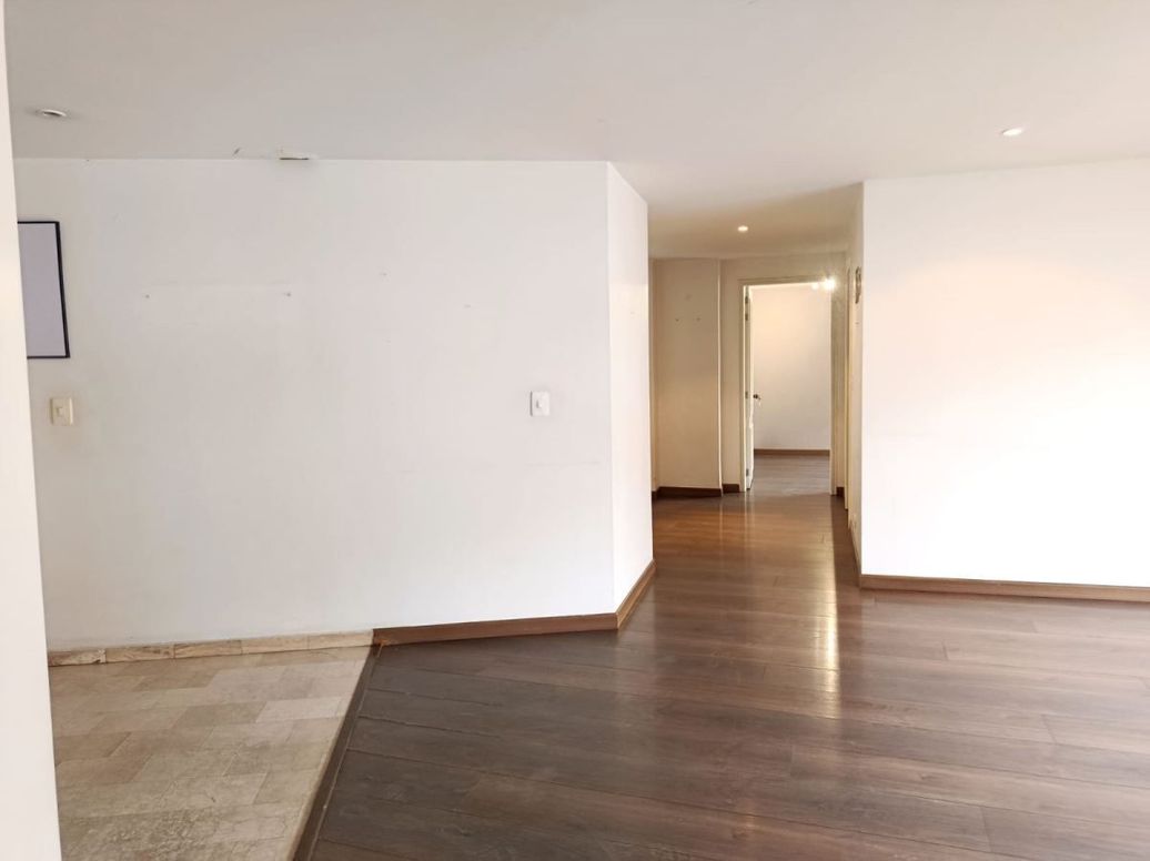 Apartamento de 3 alcobas en venta en Santa Barbara, Bogotá, 124 m² · foto 3 de 14