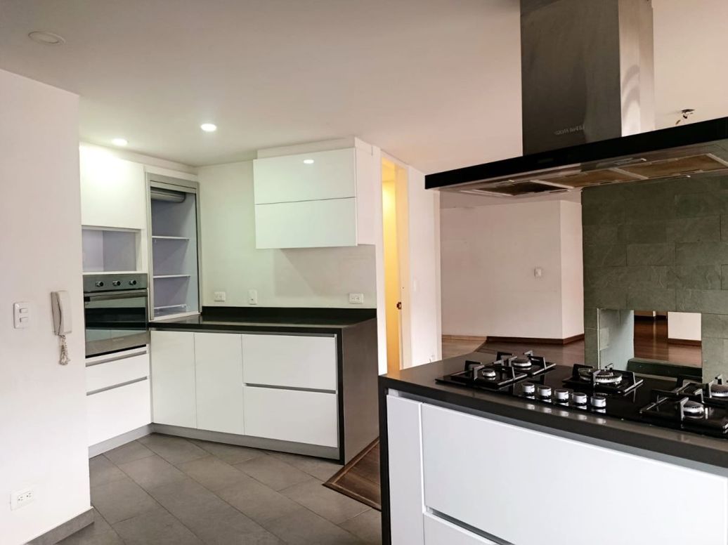 Apartamento de 3 alcobas en venta en Santa Barbara, Bogotá, 124 m² · foto 7 de 14