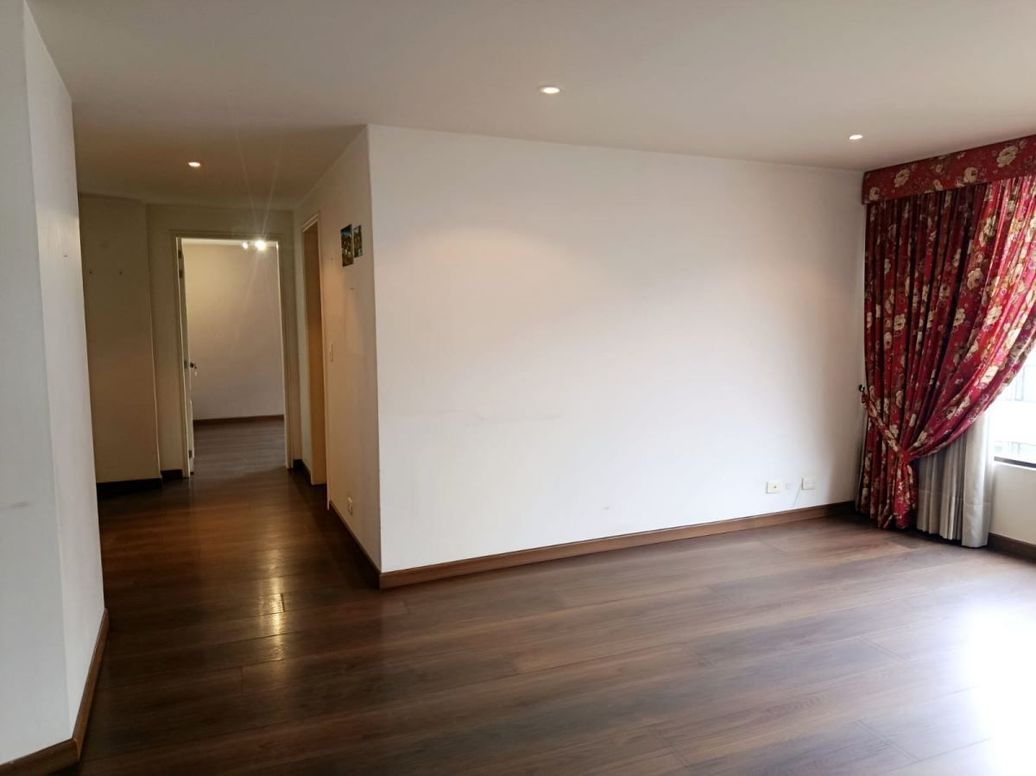 Apartamento de 3 alcobas en venta en Santa Barbara, Bogotá, 124 m² · foto 4 de 14