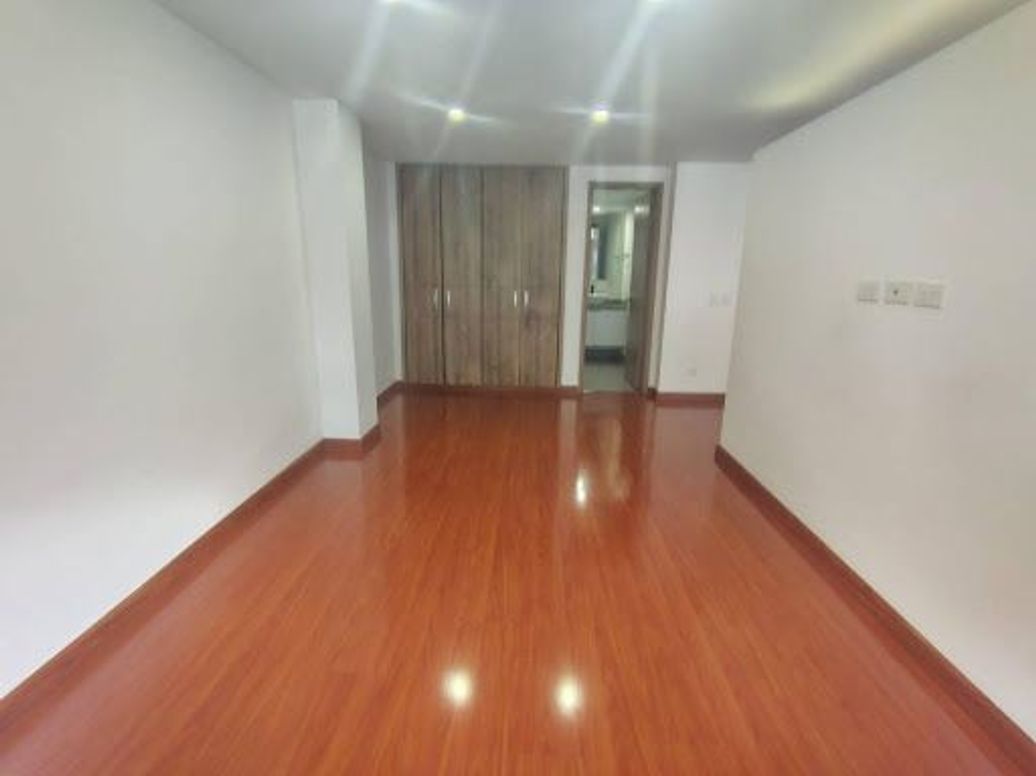 Apartaestudio en venta en Santa Barbara Central, Bogotá, 50 m² · foto 6 de 20