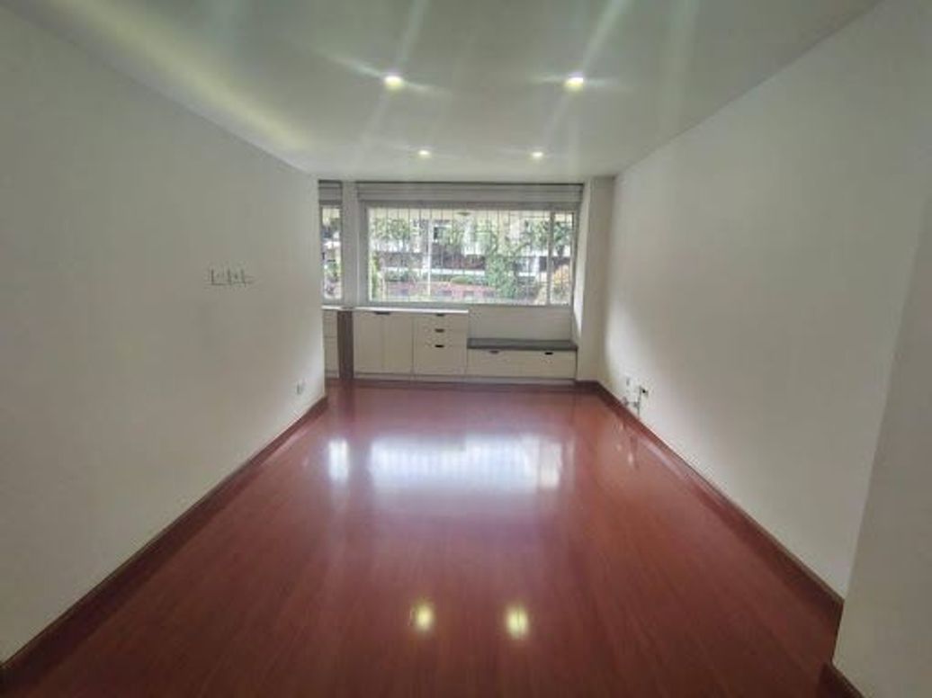 Apartaestudio en venta en Santa Barbara Central, Bogotá, 50 m² · foto 3 de 20