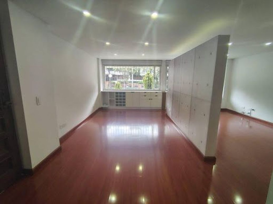 Apartaestudio en venta en Santa Barbara Central, Bogotá, 50 m² · foto 2 de 20