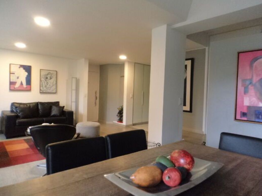 Apartamento de 3 alcobas en venta en Santa Barbara Central, Bogotá, 119 m² · foto 2 de 20