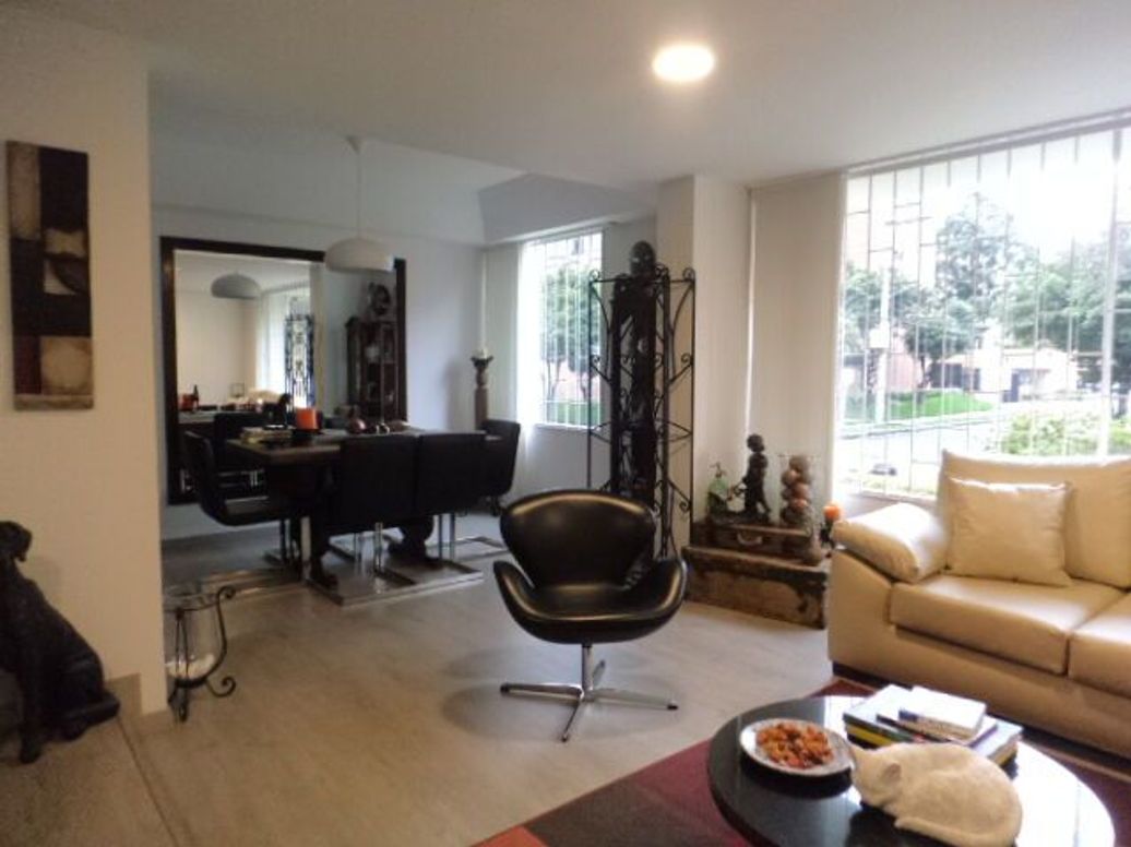 Apartamento de 3 alcobas en venta en Santa Barbara Central, Bogotá, 119 m² · foto 3 de 20